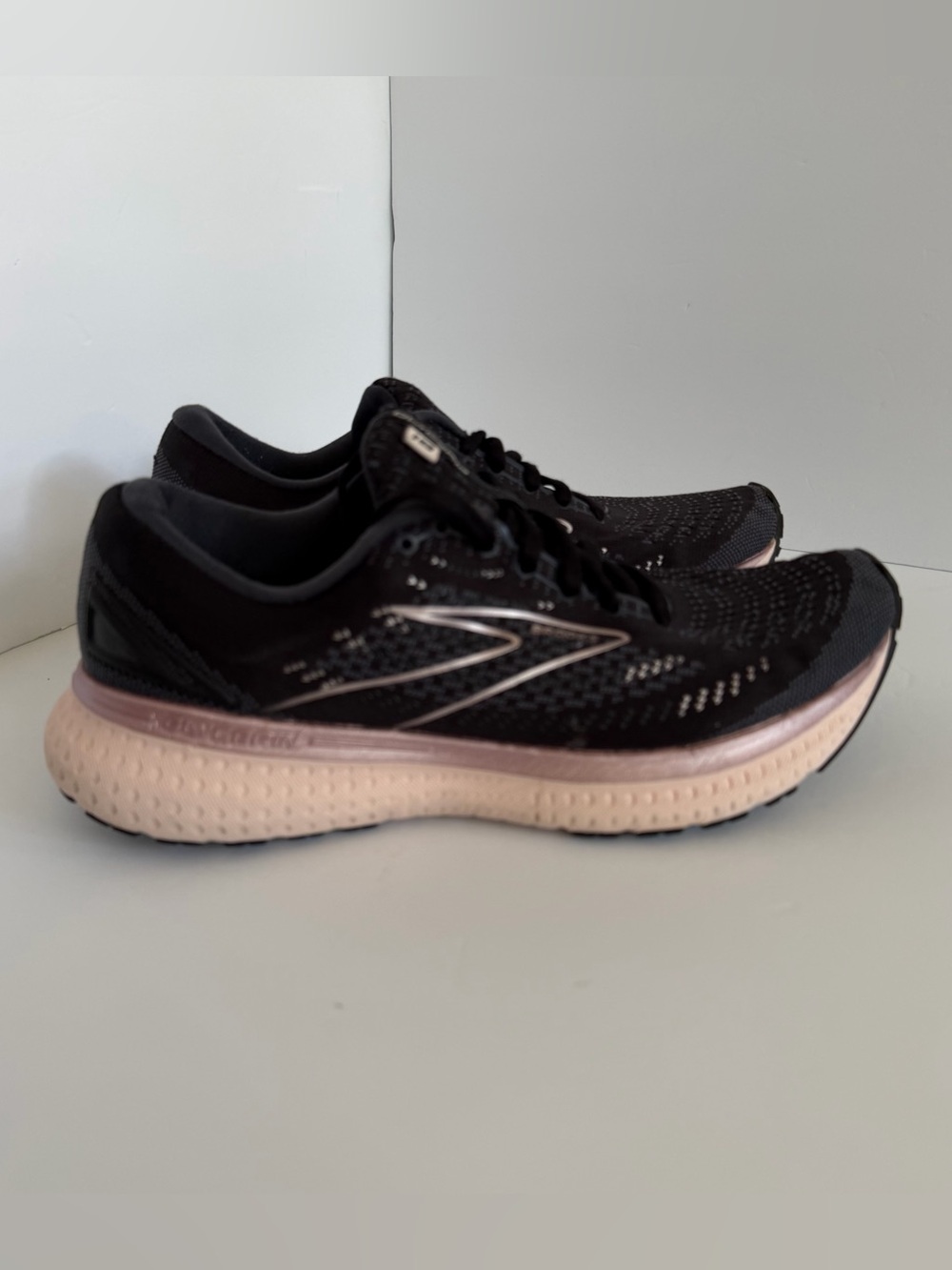 Brooks Glycerin GTS 19 Shoes Sneakers size Women’s 9.5 Black Pink Running Gym